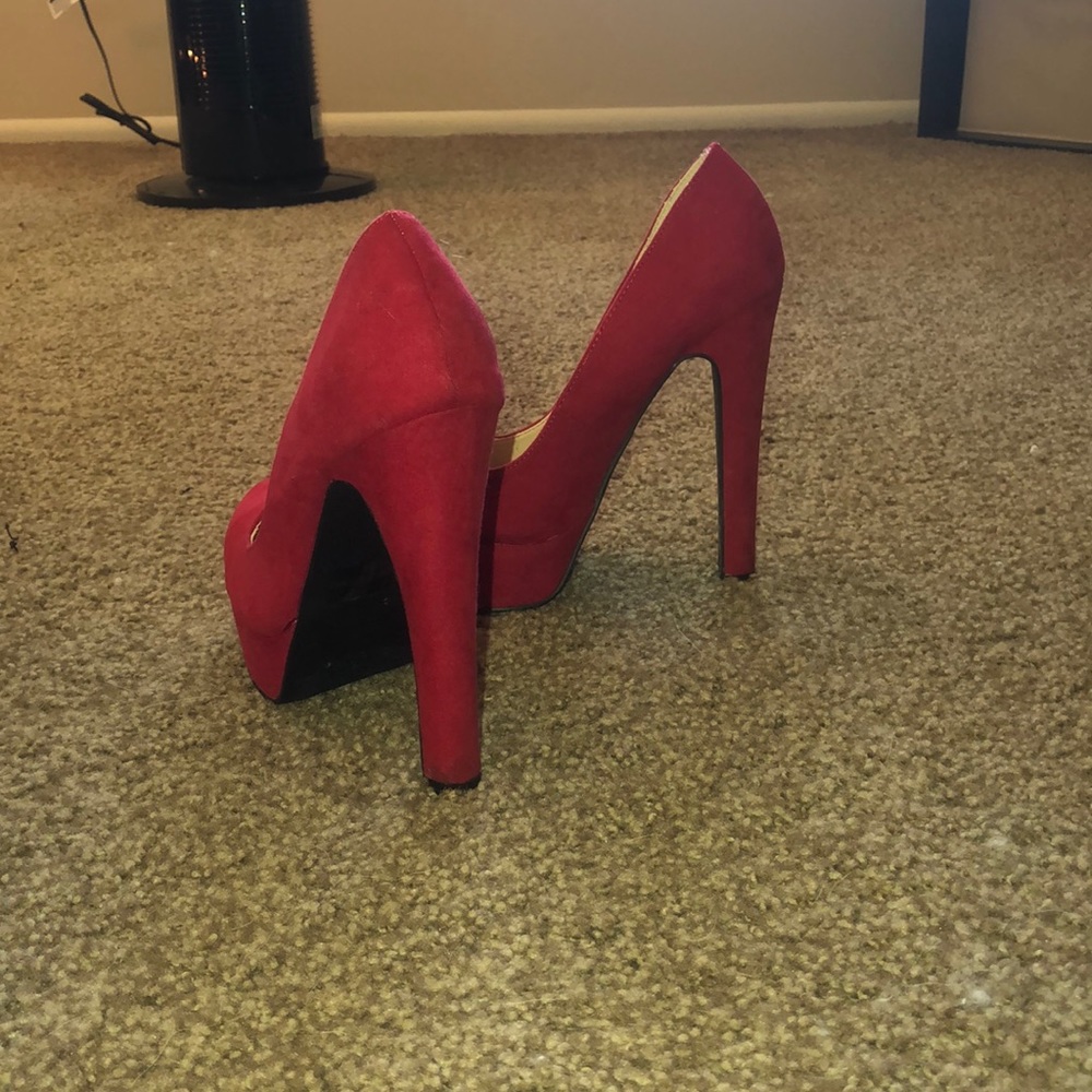 Red Heels - Picture 2 of 2